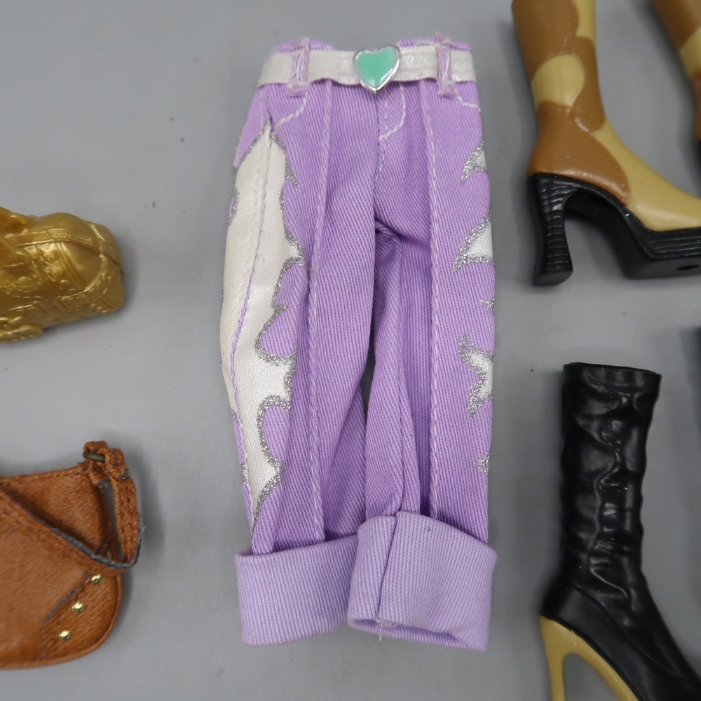 Vintage Bratz MGA 2 Pairs Of Shoes Boots Black Gold, 2 Purse, Purple pants Lot - Picture 7 of 7